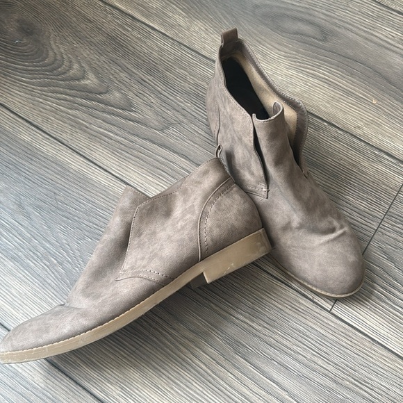 Brown Indigo Rd. Booties size 9.5 - Picture 10 of 10